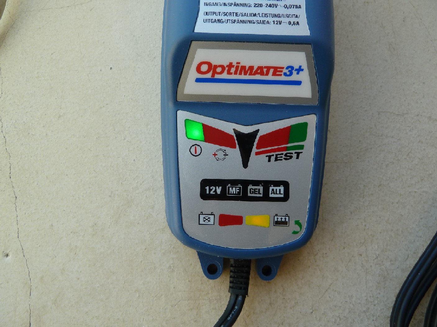 Test du chargeur moto Optimate : ma batterie à plat, c'est fini !
