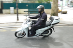 Essai Honda Shi 125cc 2020 : les pompistes ne lui disent pas merci