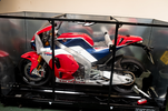 Honda RC213V-S : enchères record, 182.500£, soit 218.700€