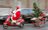 Joyeux Noël et Bonne Année 2013 : à scooter, bien sûr